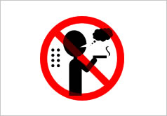 エレベーターでの喫煙はご遠慮下さいの貼り紙画像3