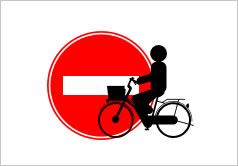 館内は自転車侵入禁止の貼り紙画像3