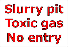 Slurry pit Toxic gas No entryの貼り紙画像