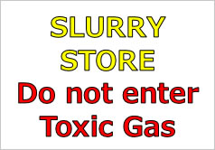 SLURRY STORE Do not enter Toxic Gasの貼り紙画像