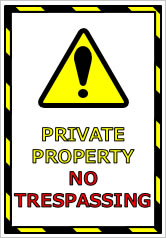 PRIVATE PROPERTY NO TRESPASSINGの貼り紙画像